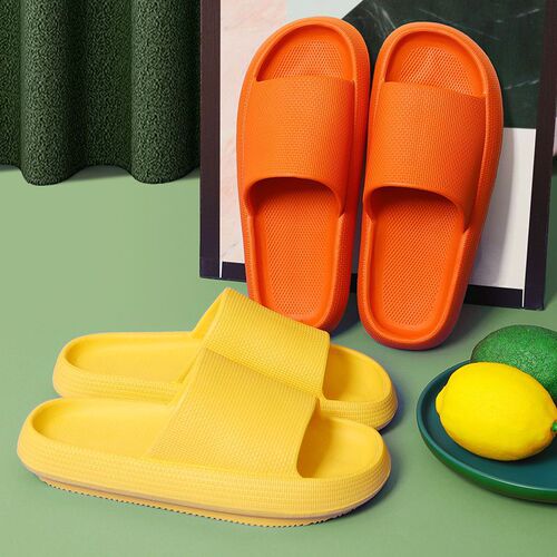 Thick-soled slippers with a 