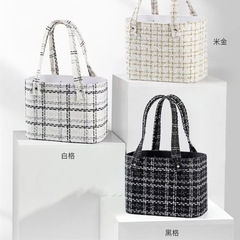 Small fragrant hand-held flower basket fabric floral packaging box gift box flower gift box Valentine's Day rose box