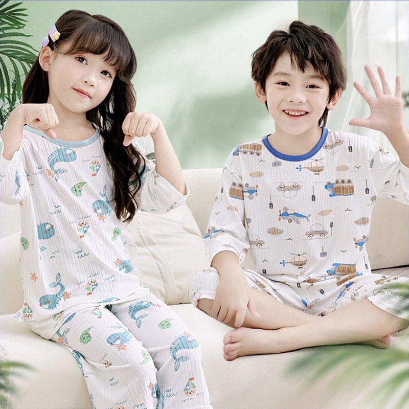 Children's Home Clothes, Ice Silk Boys' Pajamas, Summer Lightweight Three-Quarter Set, 2-Piece Set, Breathable Air-Conditioned Clothing for Boys and Girls