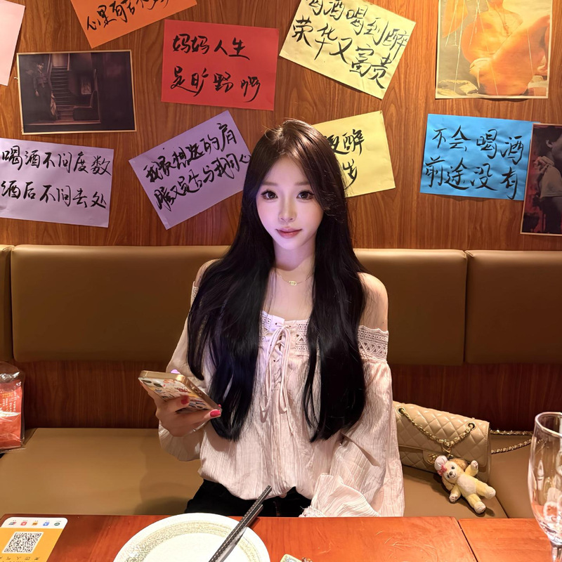 Korean Style Pure Desire Pink One-Shoulder Lantern Sleeve Shirt for Women, Summer Hollow Lace-Up Gentle Fashion Top ​