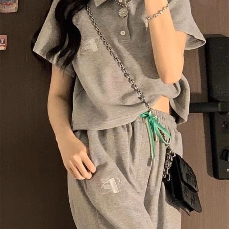 夏の女子学生向けの西洋風のショート半袖スポーツスーツ、ゆったりとした韓国風のファッショナブルなスリムパンツ、カジュアルな2点セット|undefined
