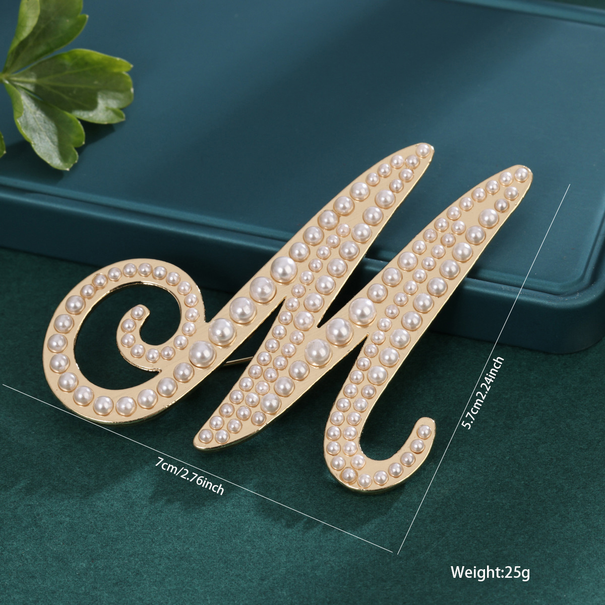 26 broches con letras en inglés de perlas, alfileres para ropa, decoraciones retro transfronterizas europeas y americanas, accesorios antiexposición para cuello