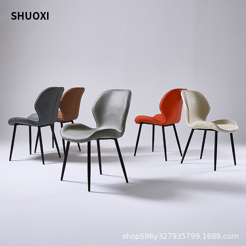 북유럽 식탁과 의자 홈 다이닝 체어 현대 간단한 등받이 메이크업 의자 산업 스타일 가벼운 고급 가죽 의자 책상 의자