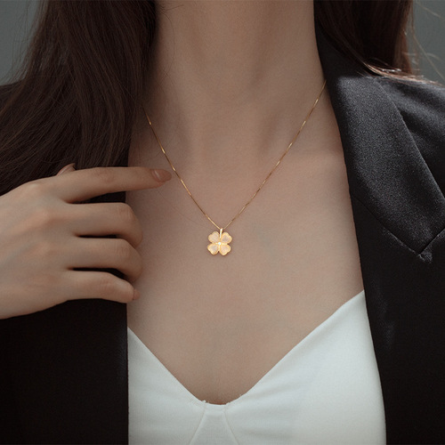 Under the banyan tree S925 silver Korea Dongdaemun cat's eye necklace exquisite four-leaf clover shape simple temperament clavicle chain