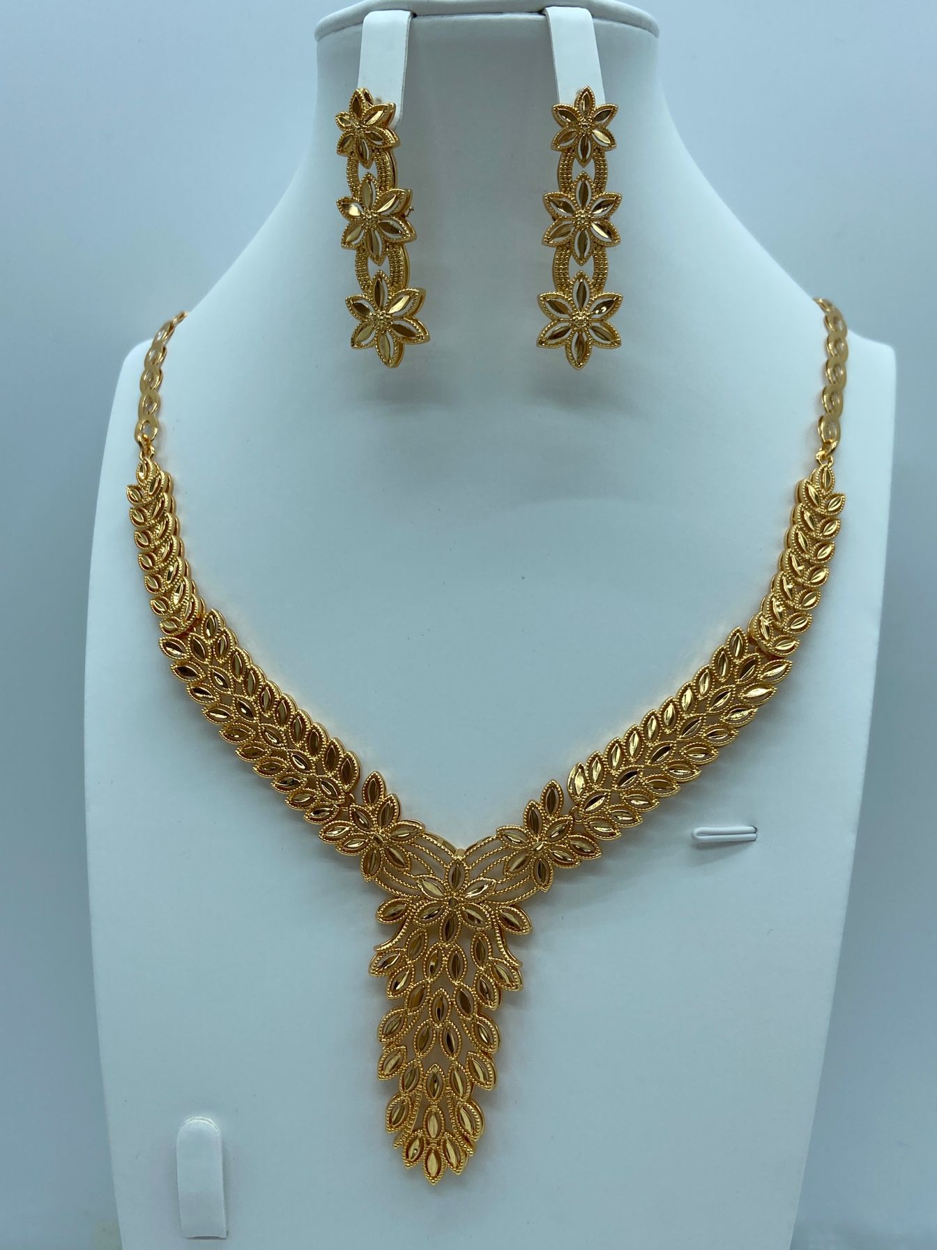 Transfronterizos de moda retro de Oriente Medio conjunto de joyería collar pendientes de boda banquete de bronce de lujo joyería dorada mujer
