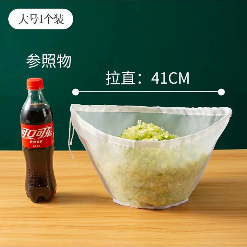 ギョーザの餡は水を押し出して餡を詰めます。家庭用の碗型の大口の白菜は水を切って脱水します。|undefined