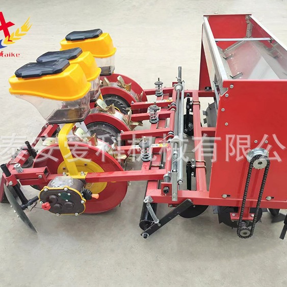 河北玉米四轮车带玉米播种机棉花铺膜播种机谷子高粱精播机新型