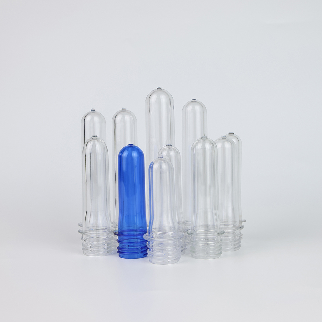 Proveedores al por mayor 28mm / 1810 botellas en blanco de grado alimenticio PET botellas en blanco de bebidas minerales botellas en blanco de nuevo material de producción