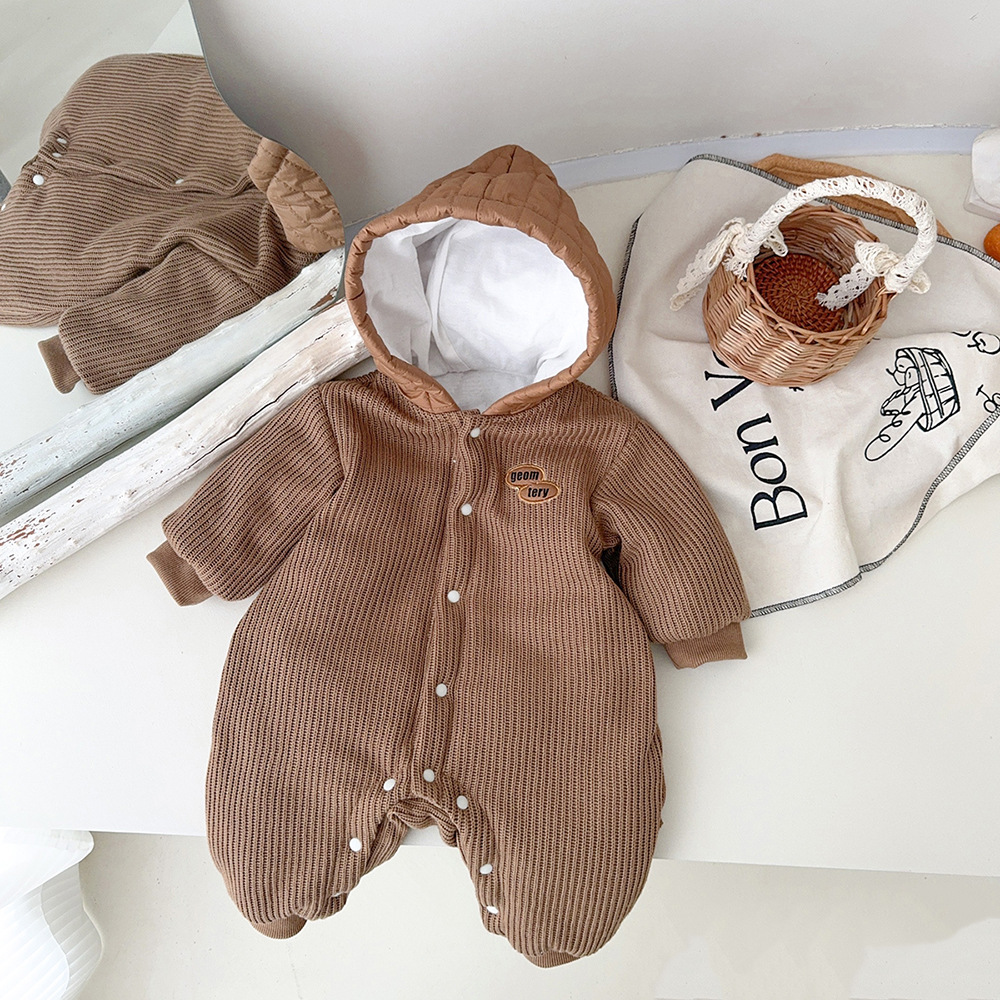 Ropa para niños coreanos otoño e invierno bebé hebilla completa mono tejido grueso acolchado ropa de salida de bebé con capucha