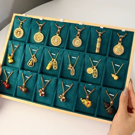 项链;耳环;手链