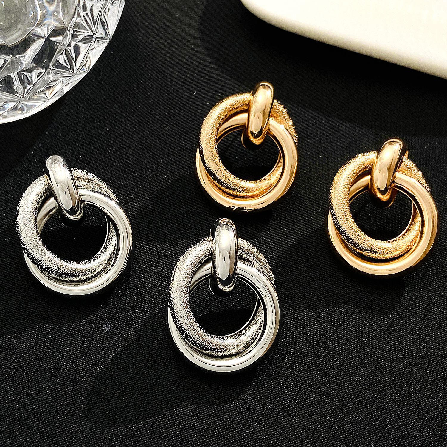 gold Geometric Circle Ins Niche Alloy Twisted Light Luxury New Simple Earrings_voghion.com
