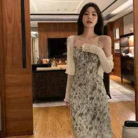 法式纯欲挂脖吊带连衣裙女外搭长袖开衫上衣高级感包臀裙两件套