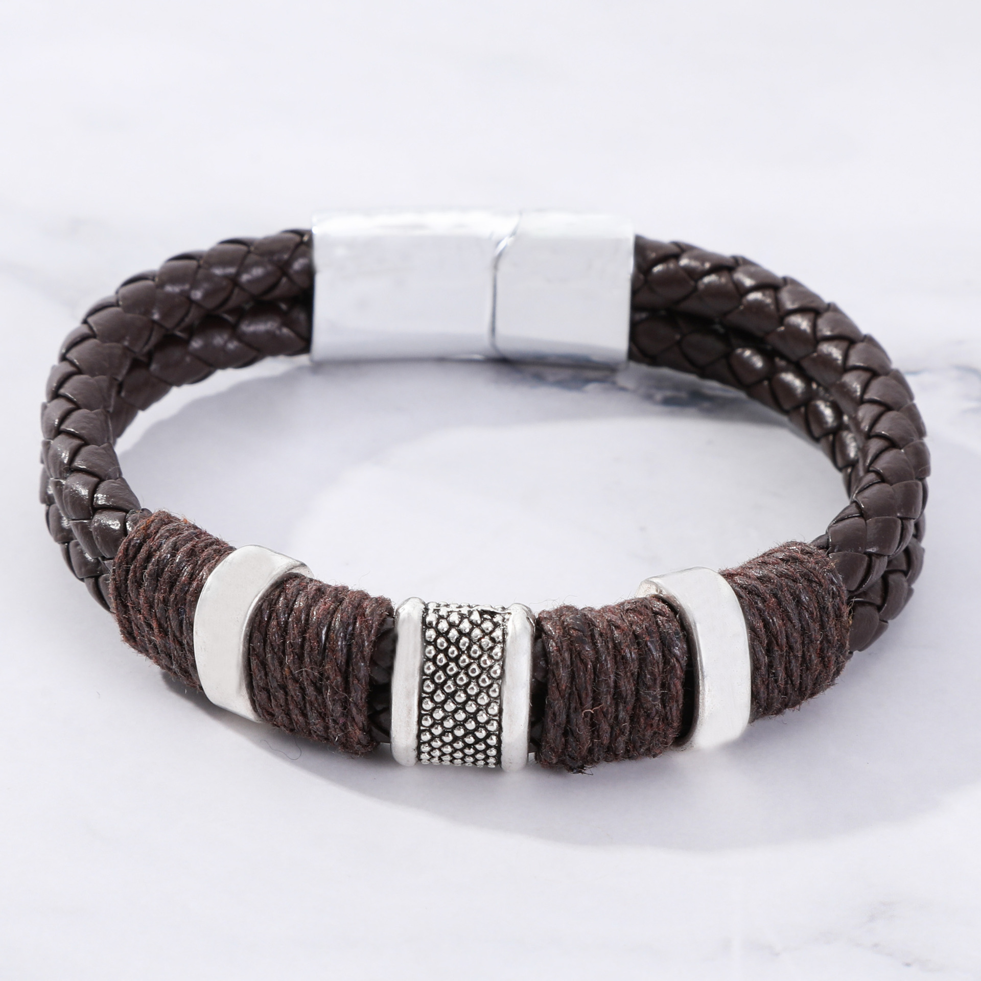 Pulseras transfronterizas europeas y americanas, pulseras trenzadas de piel de vaca de aleación retro de doble capa, pulseras con hebilla magnética de cuero a la moda para hombres