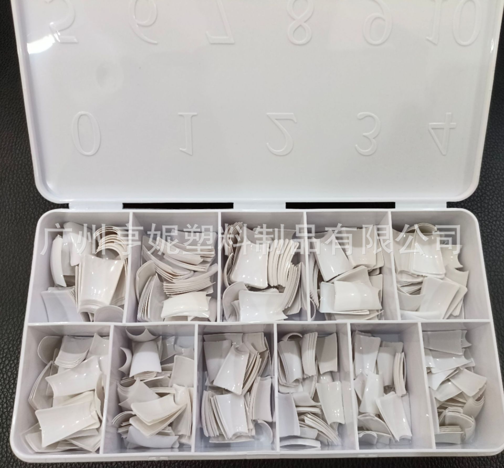 White, 550 pieces