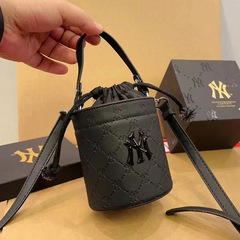 韩国MLB2025新款香水包手提水桶包暗纹老花抽绳包NY复古斜跨女包
