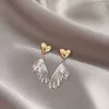 2# Сердце, матовая поверхность, рыбий хвост (серебряная игла)