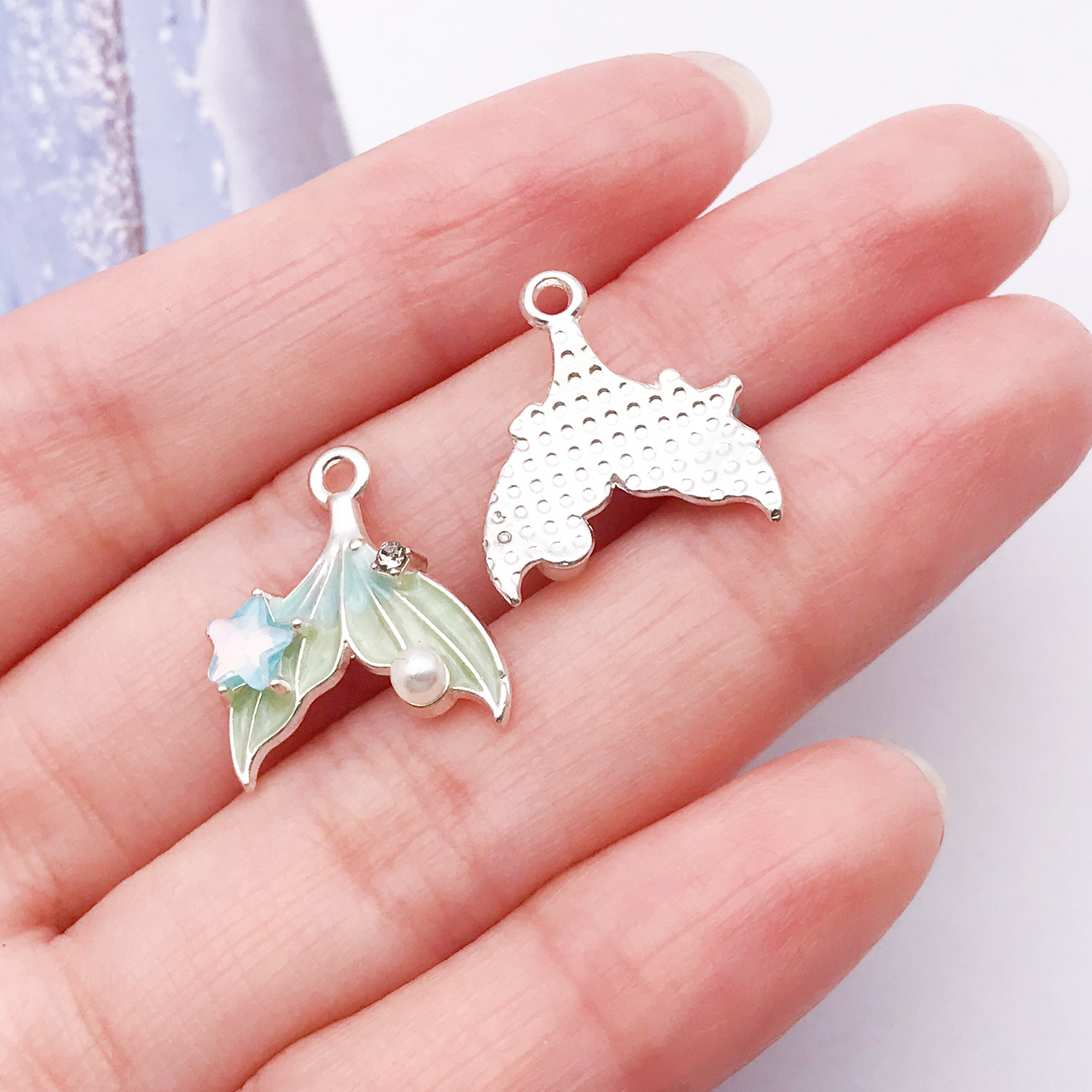 1 white k blue and green gradient color oil dripping ocean dot diamond starfish pearl fish tail 18x16x4mm-0.9g-28096