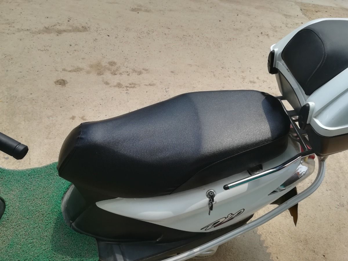Electric scooter seat cover, leather seat cover for electric vehicles, motorcycle and scooter seat pad, waterproof, sun-resistant, and suitable for all seasons