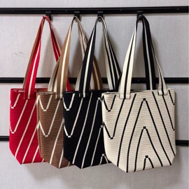 女士手提包;成人帽;托特包