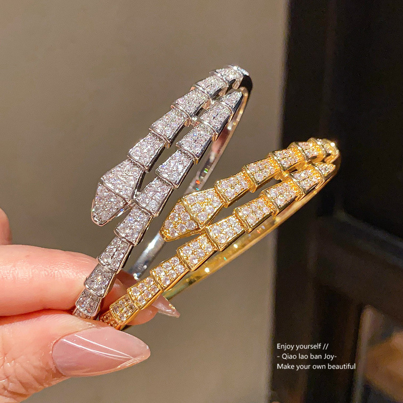 18K Real Gold Electroplated Snake-Shaped Splicing Buckle Bracelet Accessible Luxury High-End Bracelet Simple Fashion Versatile Hand Jewelry for Women 18K Real Gold Electroplated Snake-Shaped Splicing Buckle Bracelet Accessible Luxury High-End Bracelet Simple Fashion Versatile Hand Jewelry for Women