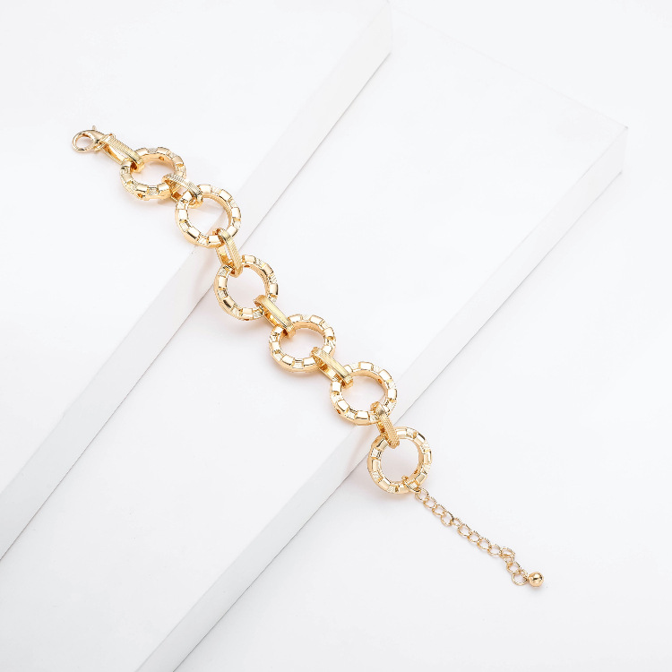 New Simple Alloy Chain Embossed Gold Bracelet display picture 9
