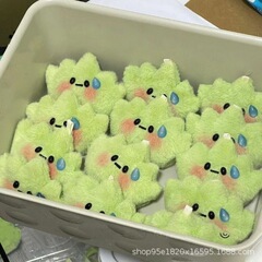 汗を垂らす草の創意ぬいぐるみアニメかわいい少女心玩具小掛飾り毛茸ストラップ