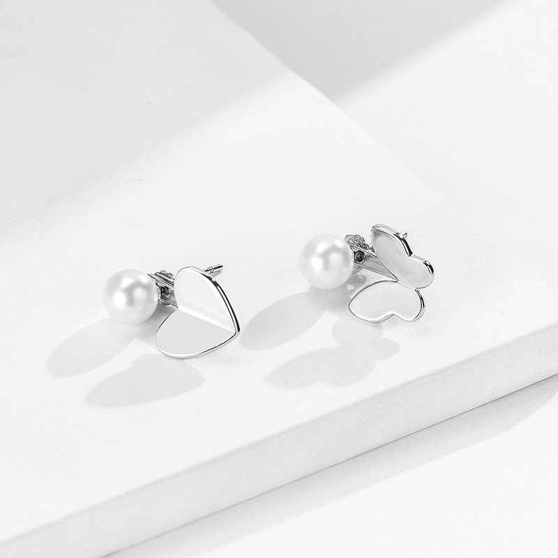 Verano pequeño fresco dulce uno de dos piezas pendientes de mariposa en forma de corazón Pendientes de perlas redondas de plata esterlina S925 para mujer