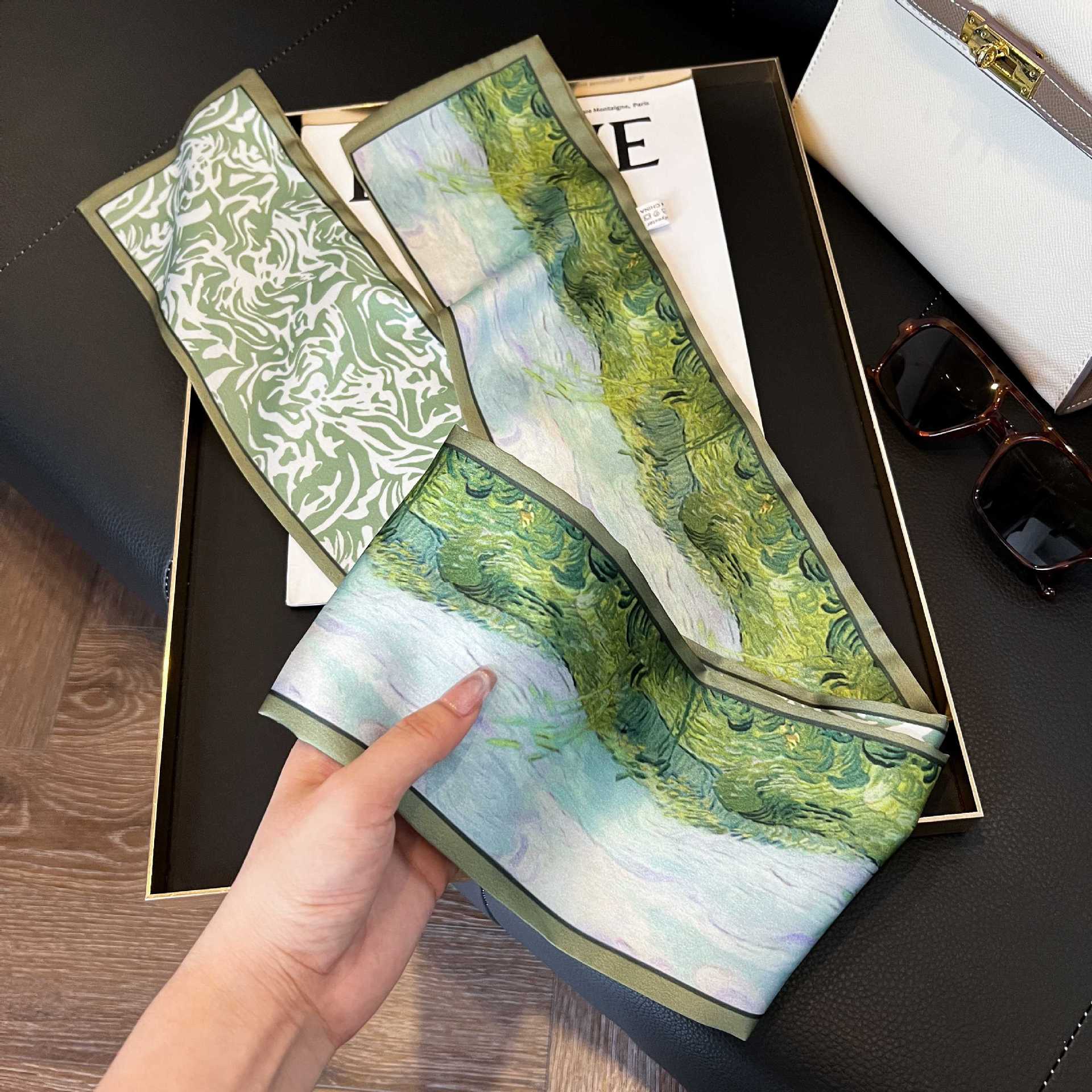 Nueva bufanda de seda pequeña banda larga estrecha para el cabello mujer estilo primavera y otoño moda madre bufanda estilo verano estilo fino serpentina bufanda al por mayor