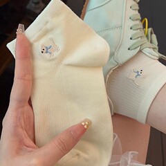 子犬刺繍ショートソックス女性の春と夏のメッシュ薄い綿の靴下吸汗性と通気性のあるシンプルな無地の漫画の靴下