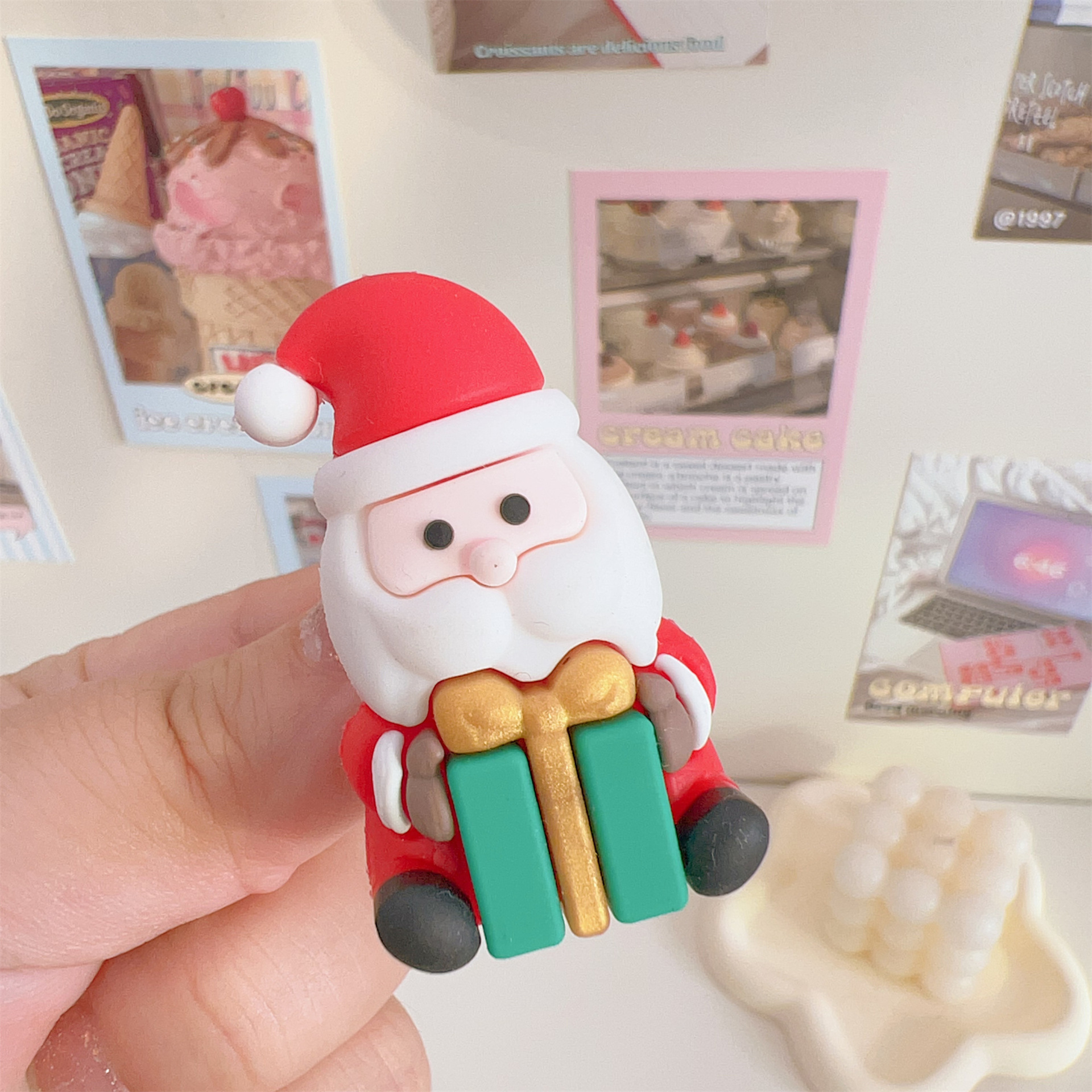 11# 선물을 들고 있는 산타클로스