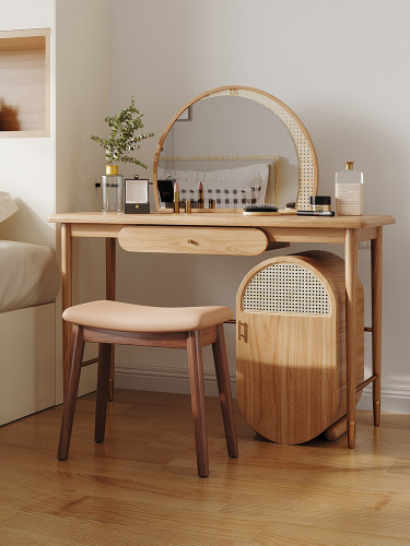 Light luxury solid wood makeup stool, simple small low stool, shoe changing stool, girl's bedroom dressing table stool chair