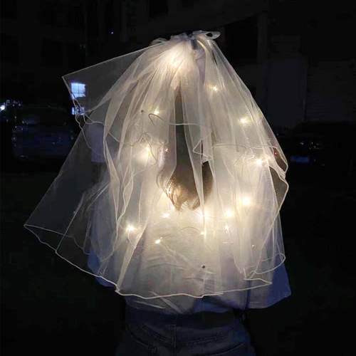 White chiffon bride headpiece, white veil covering face, multi-layered, short, Korean-style simple chiffon wedding dress, studio photography, fluffy style