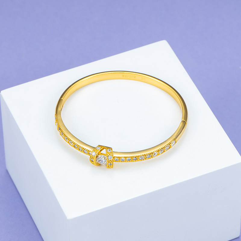 Xuping joyas europeas y estadounidenses joyas transfronterizas brazaletes de aleación simple pulsera de latón invierno pulsera joyas mujeres al por mayor