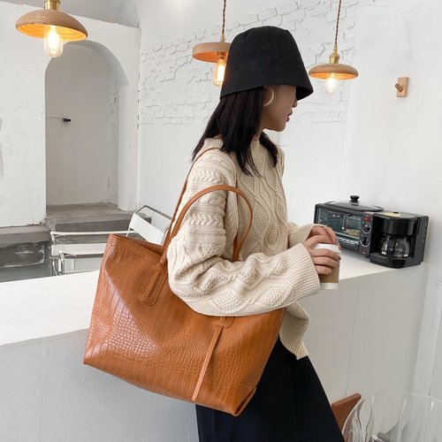 Tot Bags Large Capacity Women's Single Shoulder Bag Commute High-End Style Crossbody Bag Design Sense Unconventional Matchable Retro Handbag