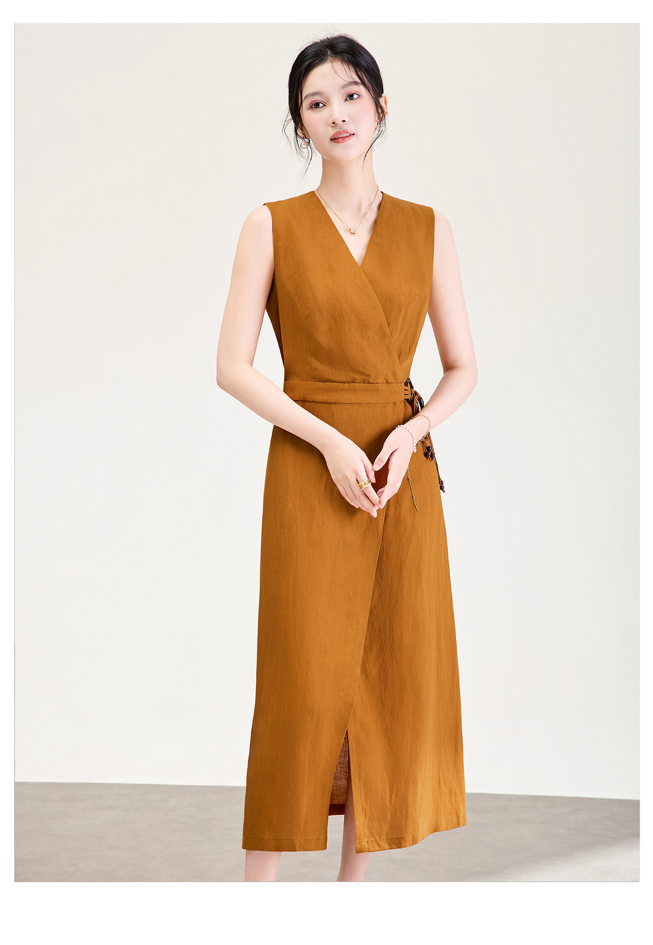 Đầm maxi nữ thắt eo phong cách Old Money chất liệu vải gai phối lụa — màu trắng ngà chi tiết 13