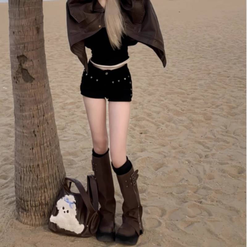 American-Style Spicy Girl Y2K Black Low-Waist Denim Shorts for Women, New Summer Design with Rivets, Hot Pants for Women
