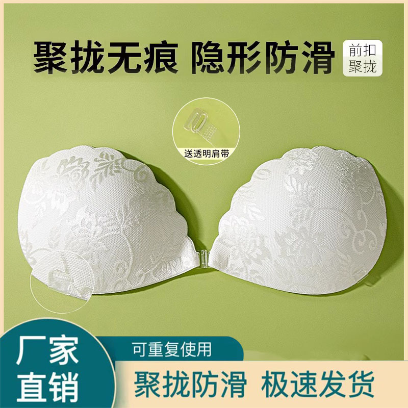 レースの胸に女性のウェディングドレスを貼ります。白い乳で貝殻を貼ります。|undefined