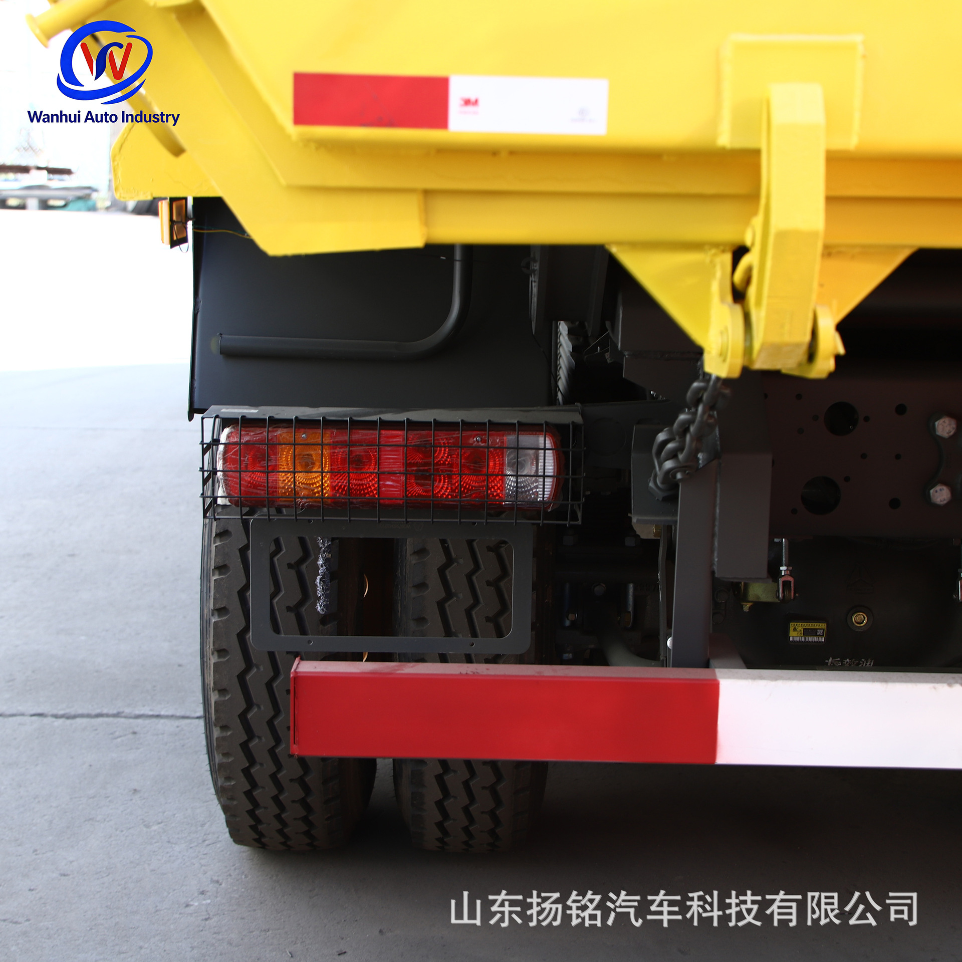 Sinotruk Howo Eight-Wheel Dump Truck for Engineering and Earth Transport, 371 Horsepower, Mining, Africa