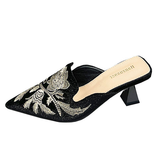 New Chinese-style embroidered headband sandals for women, 2025 summer new style, fashionable pointed-toe stiletto heel mules with a half-sandal design.