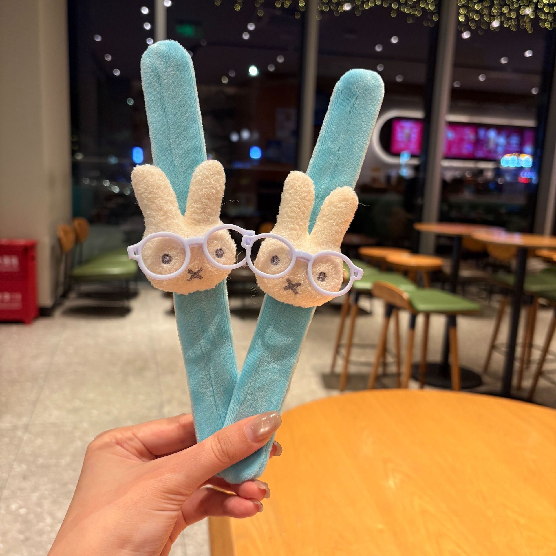 Anillo felpa oso mantequilla cartoon, pulsera reloj boda para niños, regalo creativo muñeca Kapibala.