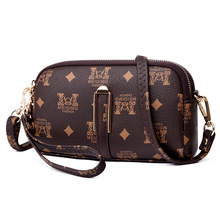 个性斜挎包女秋冬上新迷你单肩小包包一件批发流行印花手拿包两用