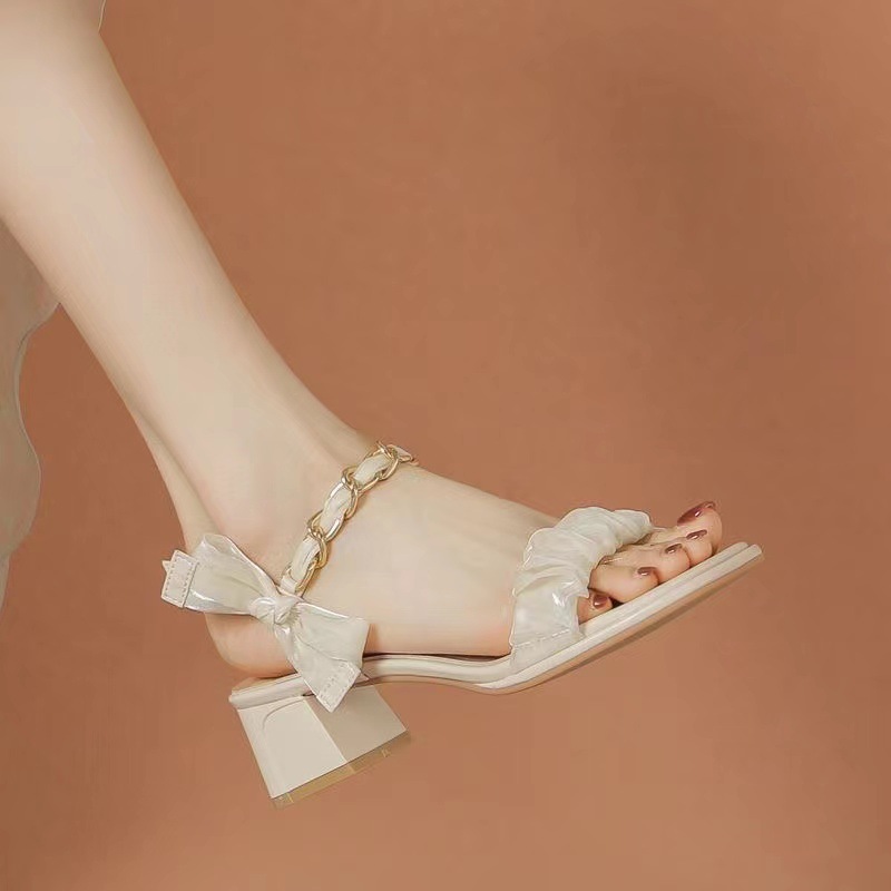 Nueva correa de una correa de sandalias francesas vestido de mujer de verano 2024