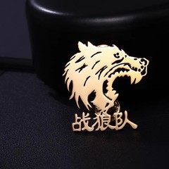 金属透かし彫りバッジ金メッキアルファベットピンバラ金ブローチレーザー切断胸章ステンレスバッジメーカー