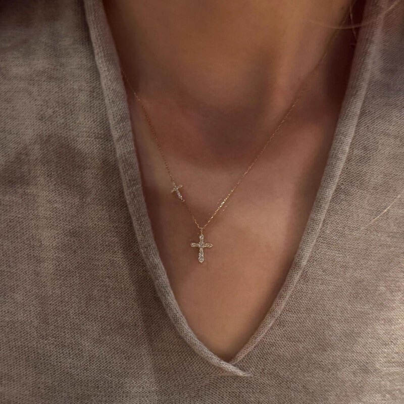 European and American Retro Full Diamond Cross Light Luxury Spring and Summer New Necklace Accessories for Women with a High-End Feel Clavicle Chain Jewelry