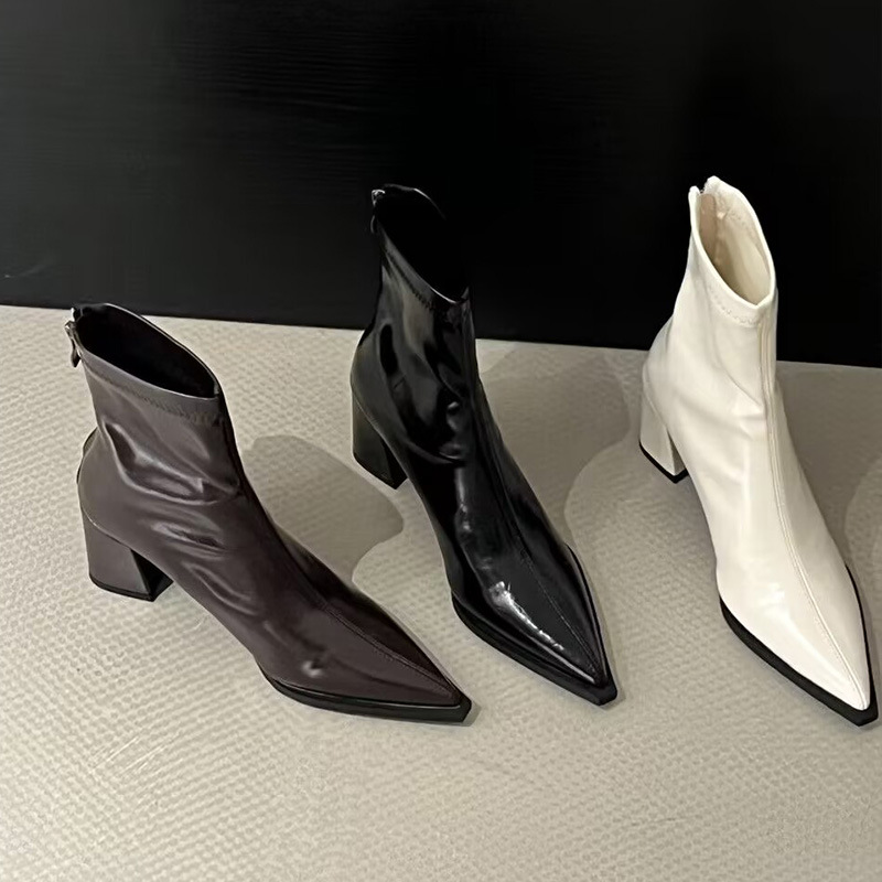 [in Stock] High-Heeled Pointed Toe Ankle Boots for Women, Chunky Heel, Back Zipper, Autumn and Winter Black Patent Leather, High-End Martin Boots