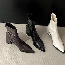 【现货】高跟尖头短靴女粗跟后拉链秋冬季黑色漆皮高级感马丁靴