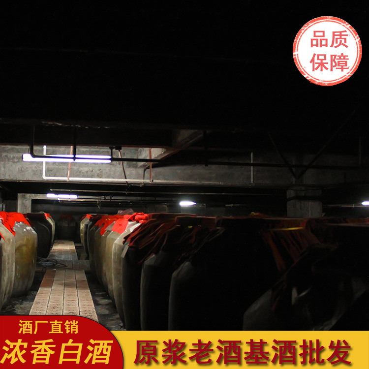 四川泸州浓香型散白酒基酒批发 老原酒厂粮食散装白酒桶装酒批发