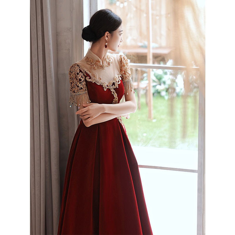Vestido de novia estilo chino de terciopelo, nuevo estilo 2025, vestido de novia para mujeres pequeñas, vestido de compromiso de otoño y verano, sencillo y elegante.