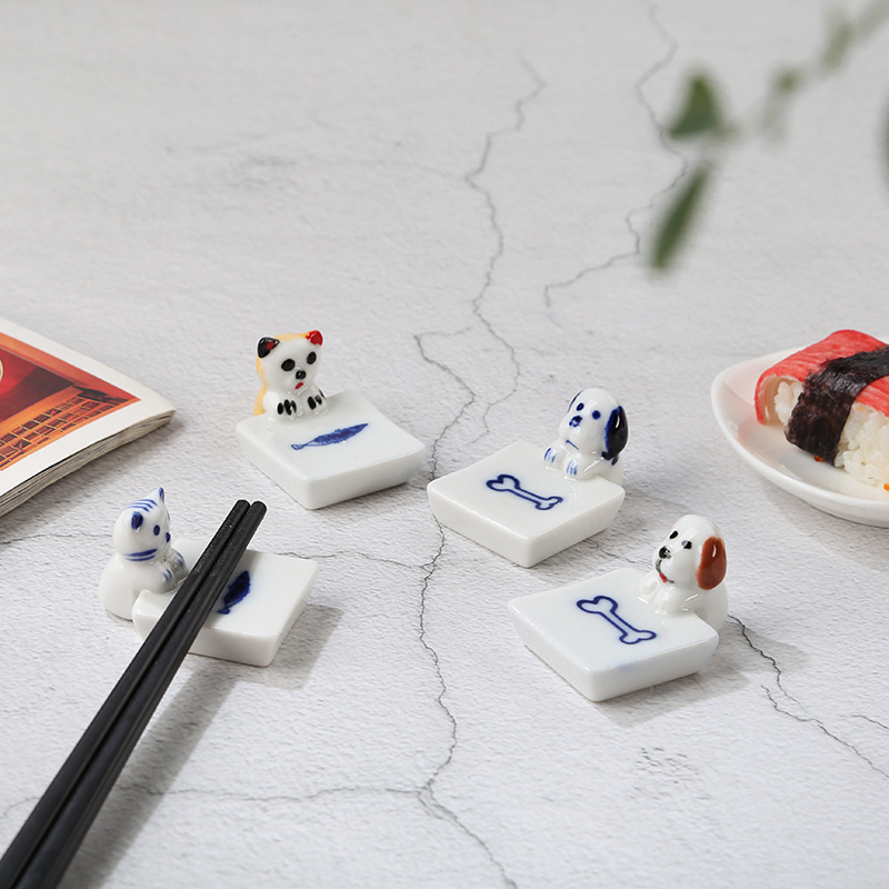 새끼 고양이 생선 접시 창의적인 도자기 공예품 작은 장식품 강아지 뼈 접시 젓가락 받침대 일본식 가정용 젓가락 받침