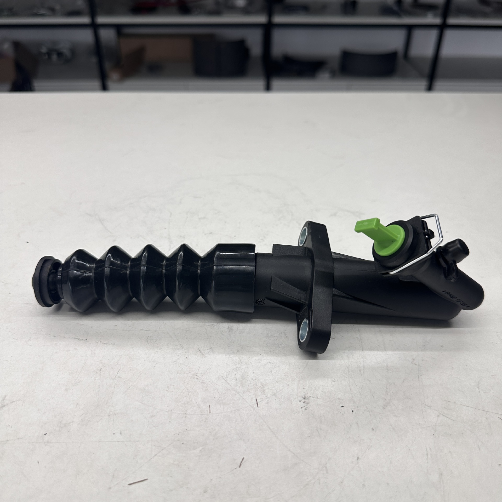 Clutch slave cylinder for Citroen Berlingo C4 and Peugeot Rifter 308 9808066680